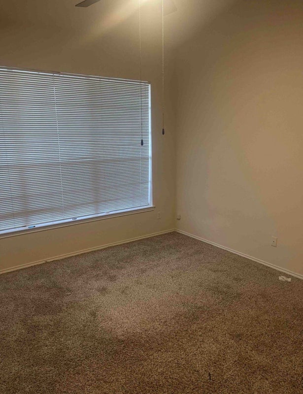 Photo 1: Private bedroom. Spacious