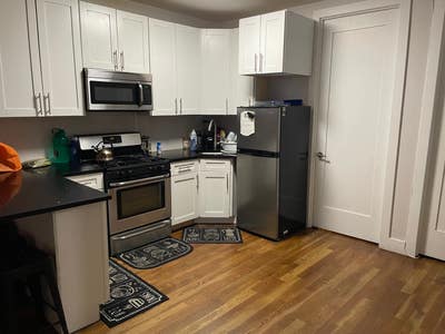 Large room in modern apartment Main Photo