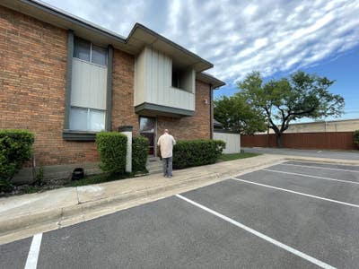 Single room in a renovated two bedroom condominium Main Photo