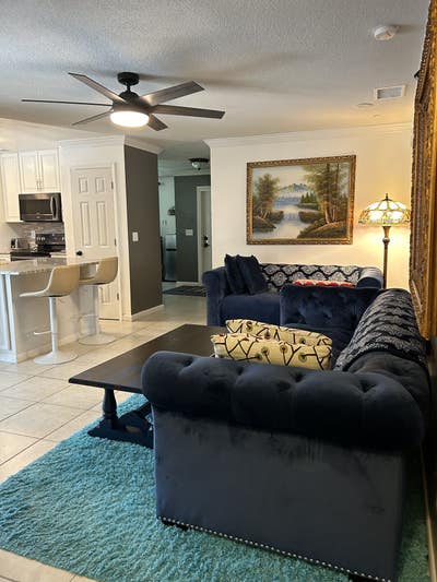 Spacious * Clean * Perfect Location Main Photo