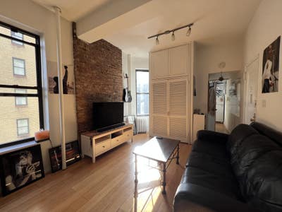 Private room in Midtown East - great views Main Photo