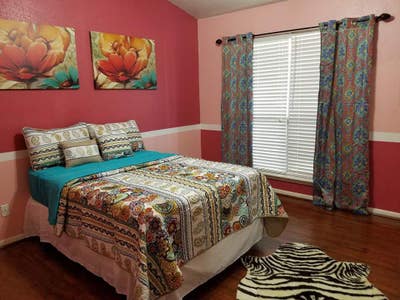 Sem-furnished room with private BR near Medical Ce Main Photo