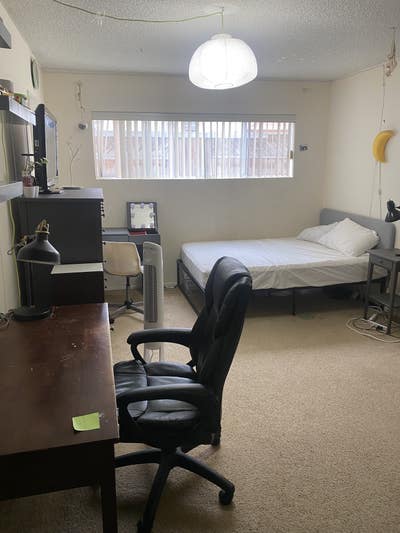 Bright Furnished Room Amazing Location Main Photo