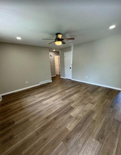 Room in Lakewood Main Photo