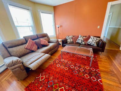 Large Quiet Private Room walkable to everything i Main Photo