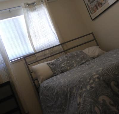Sunny Room North Oakland Main Photo