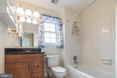 Private room shared bath near Herndon Worldgate Main Photo