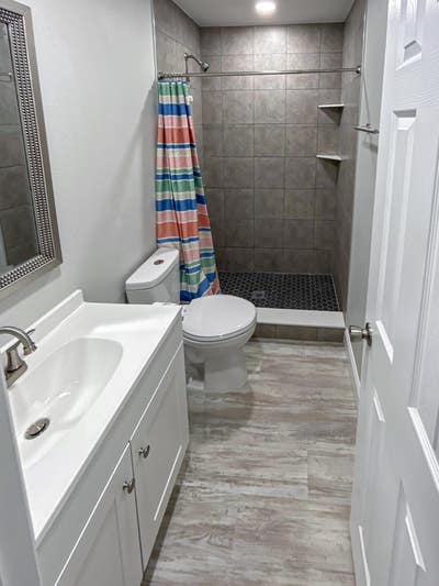 Super Pad split Host! Great Property Located In Th Main Photo
