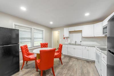 Charming Remodeled Home Near Blue Ridge & 39th St Main Photo