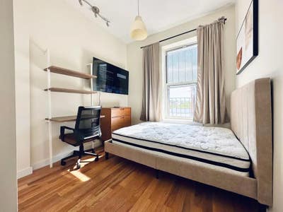 Large HDTV Room, Rooftop, 19 min to Manhattan #388 Main Photo