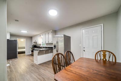Newlyrenovated & spacious Newnan House with Garage Main Photo