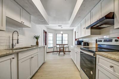 Spacious POOL HOUSE With Large Bedrooms and a Wond Main Photo