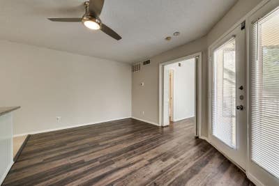 3rd Floor Arlington Oaks 1 BR 1 BA Main Photo