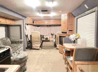 Palo Alto 1 Bed 1 Bath RV Home Max Occupancy 3 | P Main Photo
