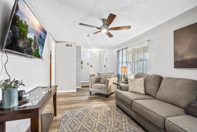 Spacious and Cozy Home in the Heart of Garland Main Photo
