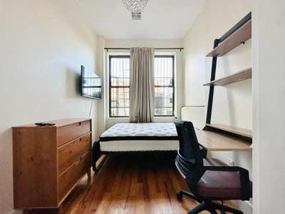 4KTV, laundry, Backyard, 22 min to Manhattan #638 Main Photo