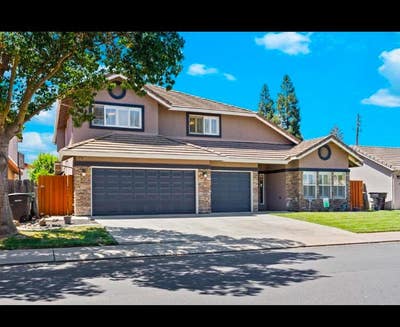 Room for rent in beautiful house Main Photo