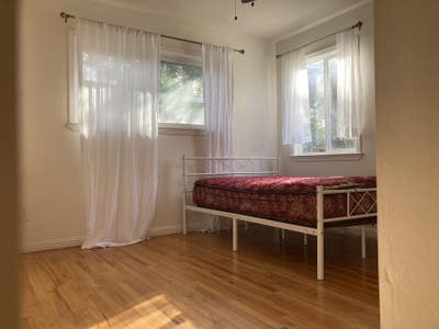 Nice bedroom in a quiet neighborhood $900/month Main Photo