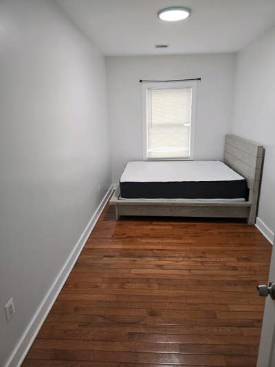 New furnished bedroom in Renovated house Main Photo
