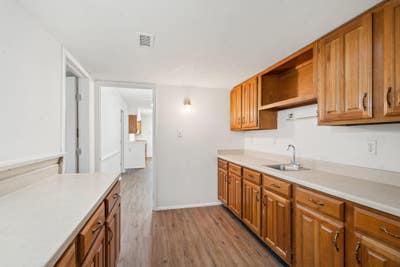 🥇Spacious Property🥇 In a quiet safe neighborhood Main Photo