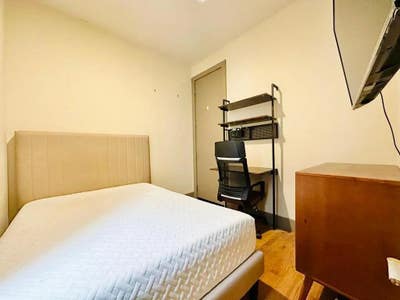 Crown Heights Room, 21 minutes to Manhattan #381 Main Photo