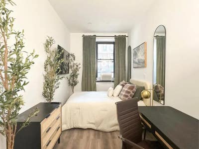 HDTV room, AC, Rooftop, Washer/Dryer in unit #694 Main Photo