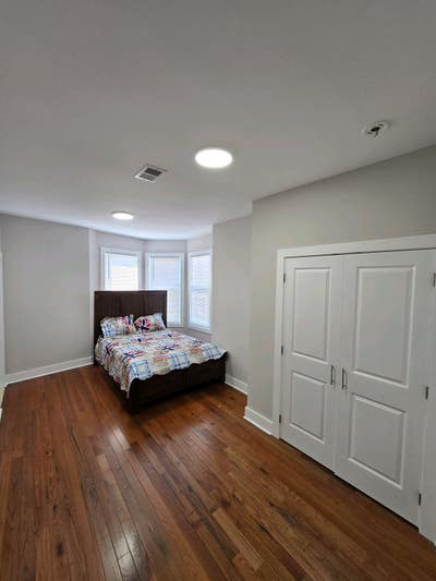 Very large Furnished Master bedroom with Bathroom. Main Photo