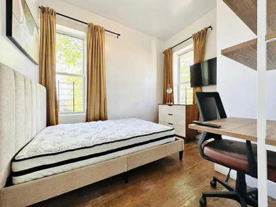 Crown Heights Room, HDTV, 26 min to Manhattan #549 Main Photo