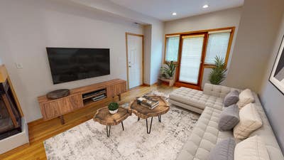 Spacious Noble Square duplex with great private de Main Photo