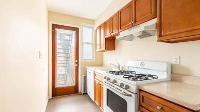 1 bed in Edgewood on a flexible lease Main Photo