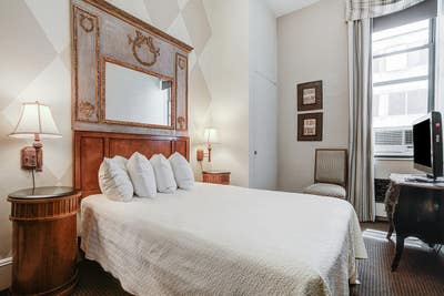 Deluxe Room - Midtown East Main Photo