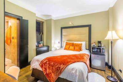 Studio Basic & Ensuite Bath - Midtown Manhattan Main Photo