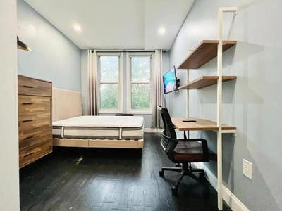 Large Himrod St Room, 21 min to Manhattan #377 Main Photo