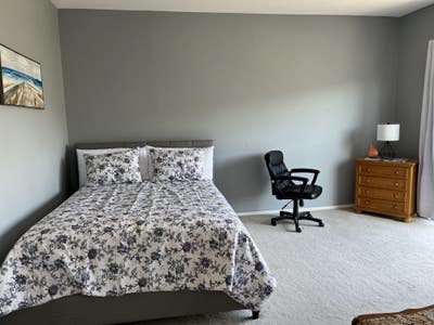 Spacious Home Privet Bath,Walkin Closet,Great View Main Photo