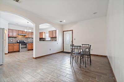🥇Newly renovated🥇 Comfy Dallas Property! In a qu Main Photo