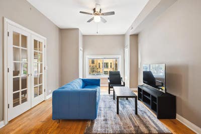 Room in Logan Square on a flexible lease Main Photo