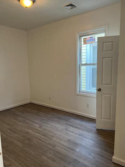 Room for rent Main Photo