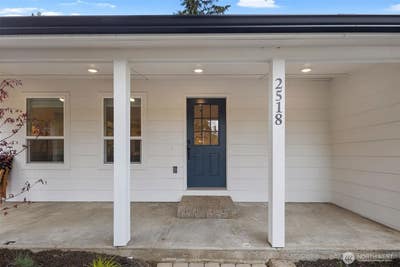 Perfect Large Room w/ Bath and Private Entrance Main Photo