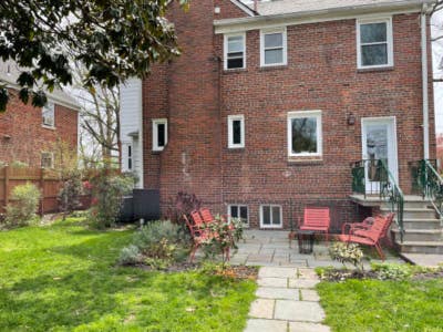 Lovely garden apartment with separate entrance Main Photo