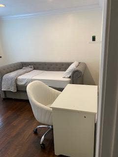 Looking for female roommate to join our house Main Photo