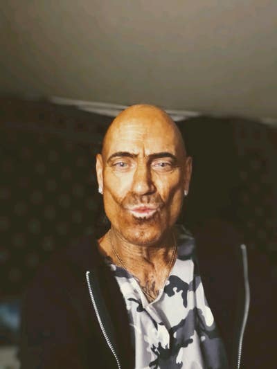 Professional Male seeks a small or large room Main Photo