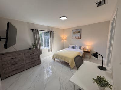 Master Room & Ensuite Bath Main Photo