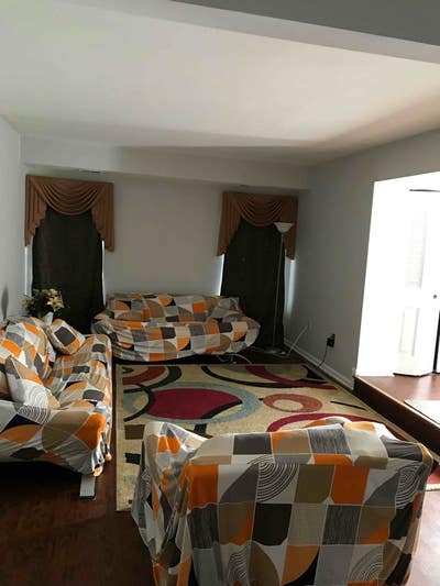 Room for Co_living in townhouse Main Photo
