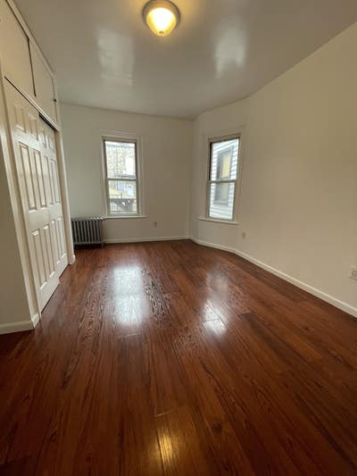 Large Room in Bronx Main Photo
