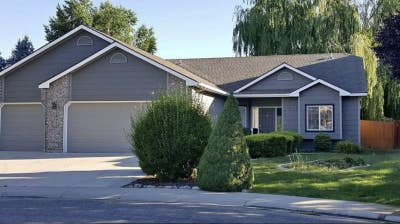 A room in 4 Bed 2 bath home. Main Photo