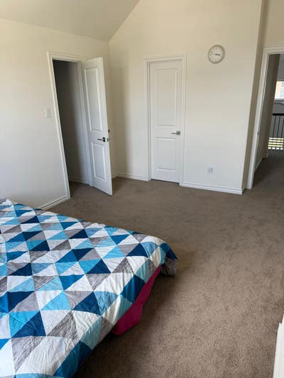 1Bed/1Bath room available in Single Family home Main Photo