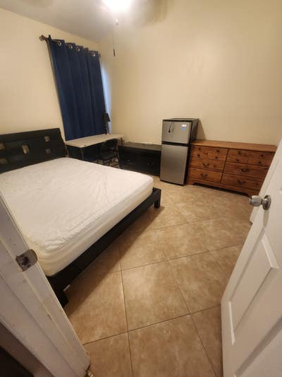 Furnished Room w/shared bathroom available Main Photo