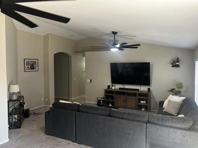 Unfurnished room for rent Main Photo