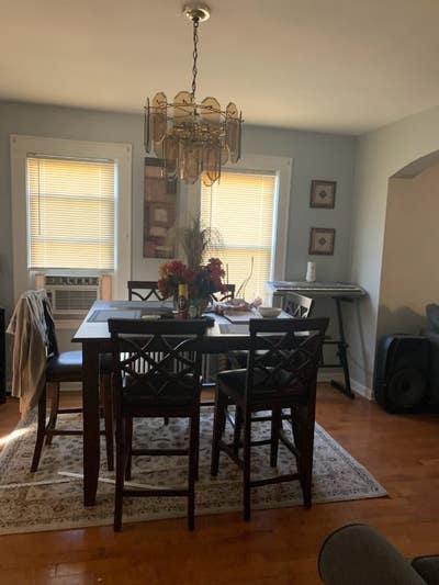 Spaciouslovelycentrally located 1 Bdr wDR fl Main Photo