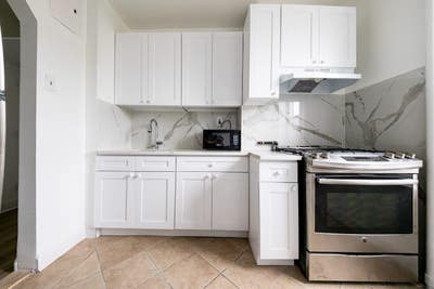Room in Sunset Park on a flexible lease Main Photo